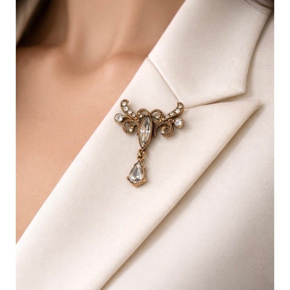Vintage Mid Century Filigree Dangle Brooch Gold Tone Rhinestones Bridal Formal‎